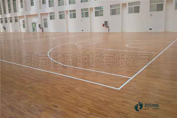 籃球運動木地板生產(chǎn)廠商2